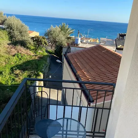 Nick & Santo's Homes 4*