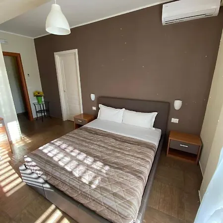 Nick & Santo's Homes 4*