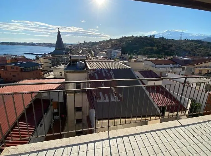 فندق مبيت وإفطار Nick & Santo's Homes 3*