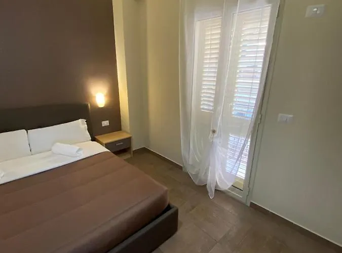 فندق مبيت وإفطار Nick & Santo's Homes 3*