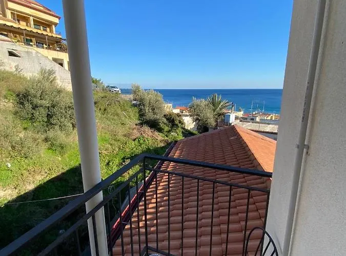 فندق مبيت وإفطار Nick & Santo's Homes