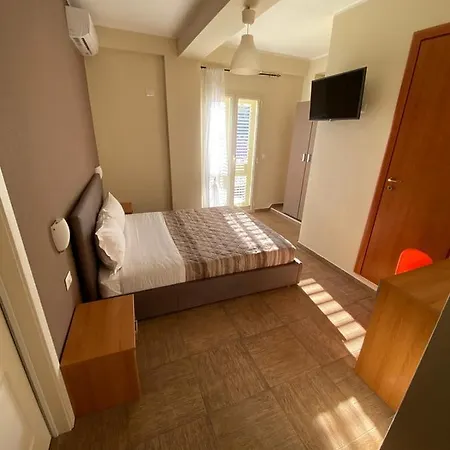 Nick & Santo's Homes 4*