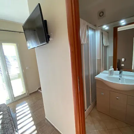 Nick & Santo's Homes Готель типу 