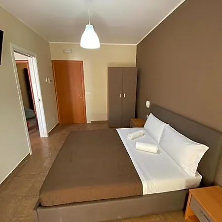 Nick & Santo's Homes Готель типу 