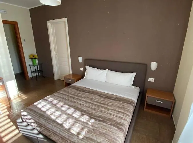 Nick & Santo's Homes 3*